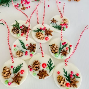 Placas aromáticas com decoração de Natal