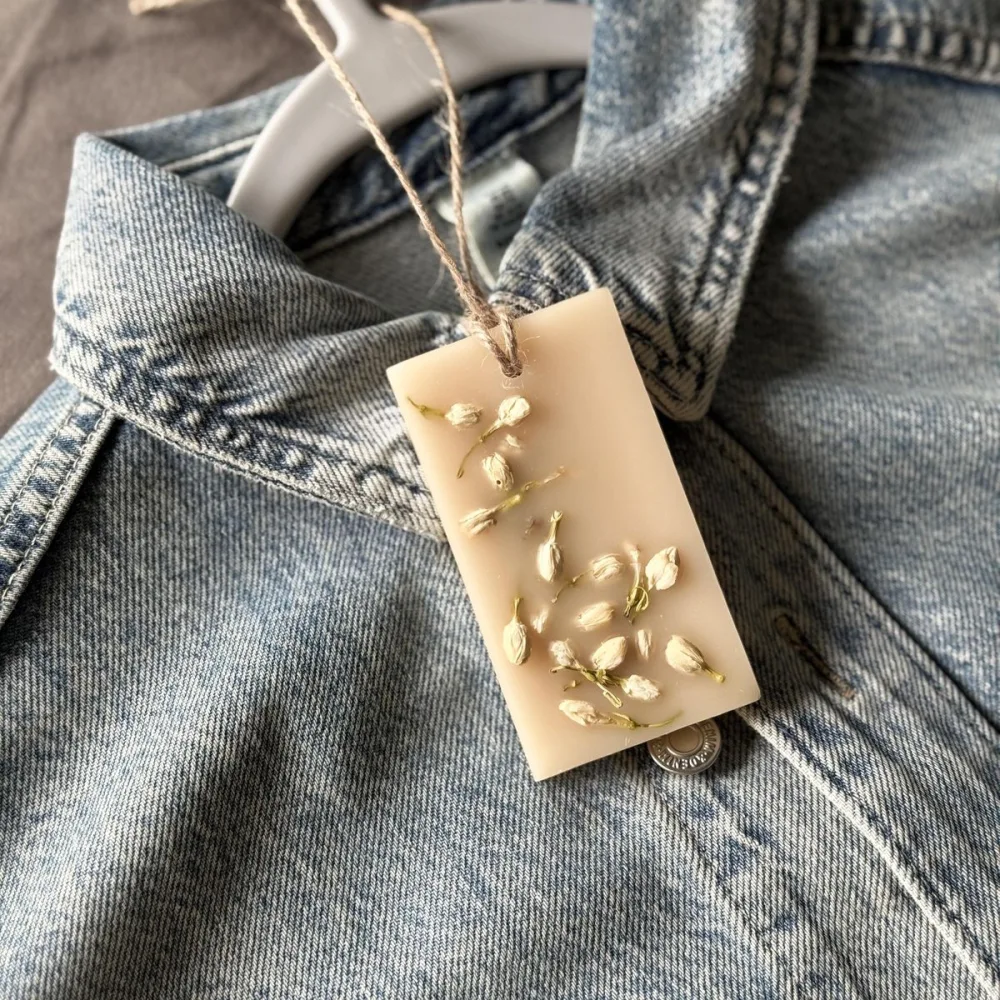 Placa aromática botânica com cordão